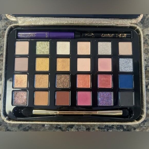 NIB TARTE LIMITED EDITION WINTER WONDERLAND LUXE EYESHADOW PALETTE AND MINIS SET - Picture 14 of 15